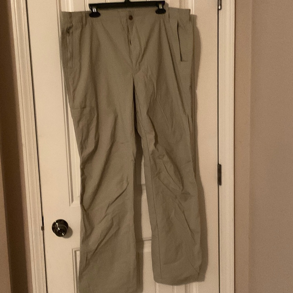 Men's Classic Chino Pants in Khaki